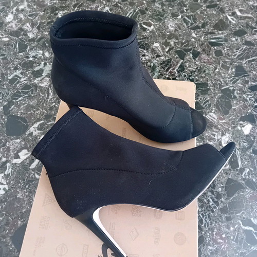 H&M black stretch fabric bootie size 40 like new