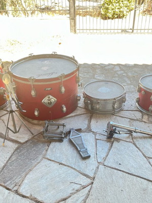 Mack Drum Set used, authentic deluxe leather, red color