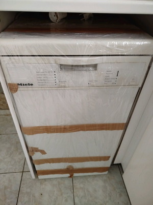 Miele dishwasher 45 cm like new, freestanding