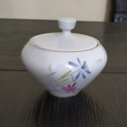 Porcelain sugar bowl like new with floral design