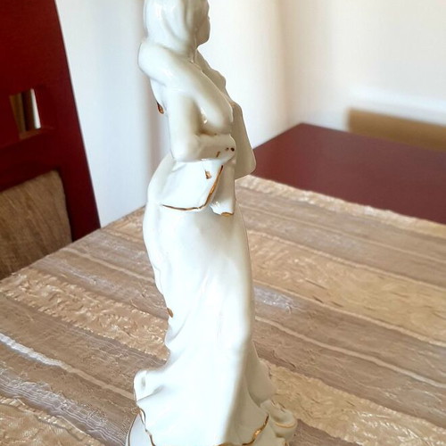 Porcelain figure of a woman with gold details, like new