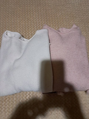 Knitted sweaters used, set of 2 pink and beige with fur pockets