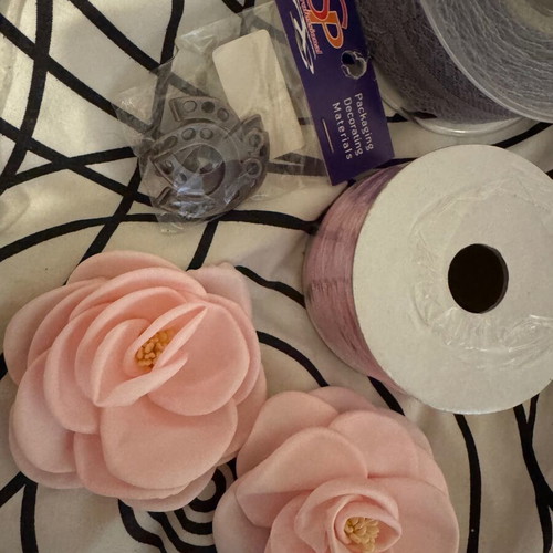 Craft set like new with scrapbooking and decorative items