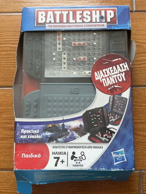 Battleship Grab and Go board game by Hasbro