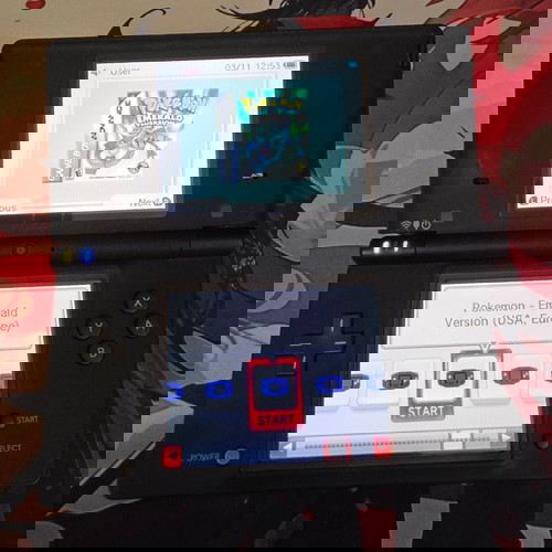 Nintendo DSi като нов с стотици игри и 32GB карта