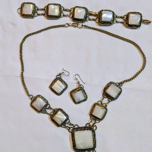 Vintage jewelry set from Sofia with white and gold tones, like new