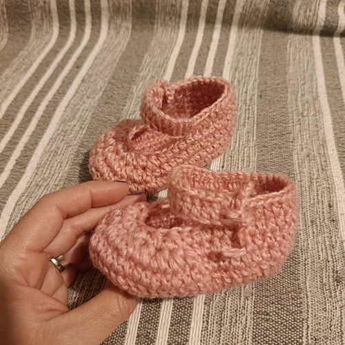 Knitted baby booties new, pink, 0-6 months