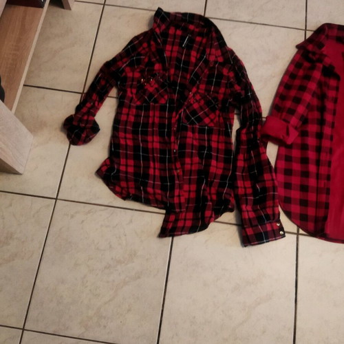 Women's shirts pack of 2, like new, black and red