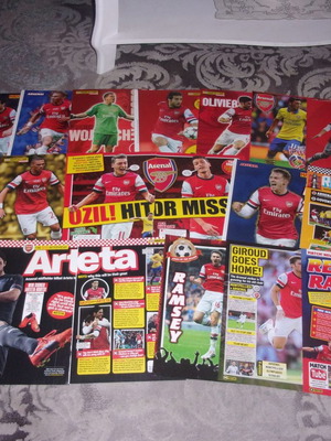 Arsenal FC hundreds of pages with articles and posters used