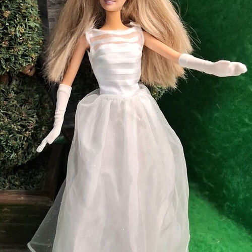 Dream Wedding Barbie Doll 2000 Mattel with rare gloves