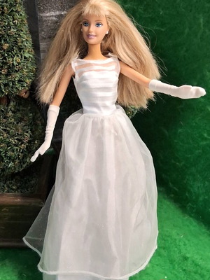 Dream Wedding Barbie Doll 2000 Mattel with rare gloves