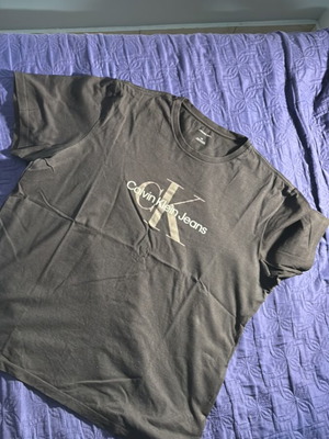 Calvin Klein T Shirt used, size Large, black