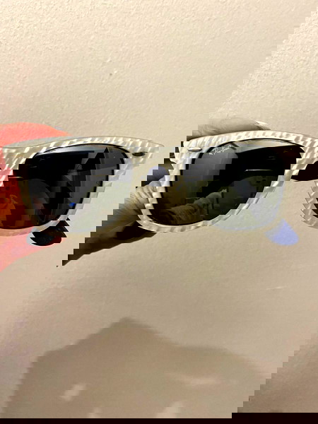 Rayban gialia iliou