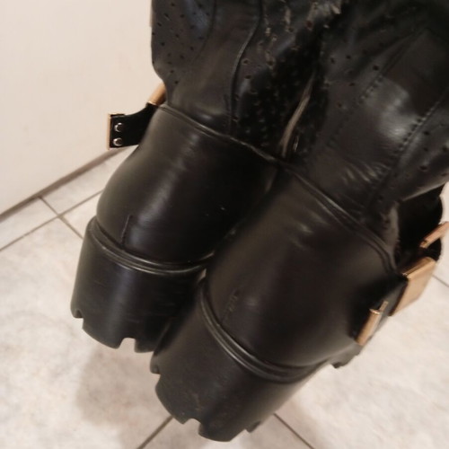 Ankle boots size 40 black used with minor peeling