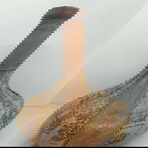 Бутилка ваза от Италия използвана, хартия и кожа