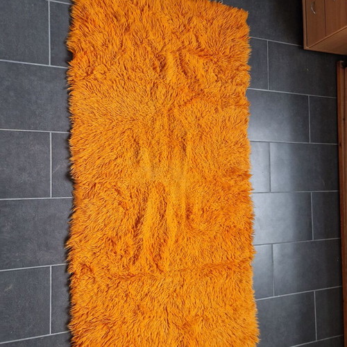 Flokati large rug used 0.95 m x 1.90 m with wear in center