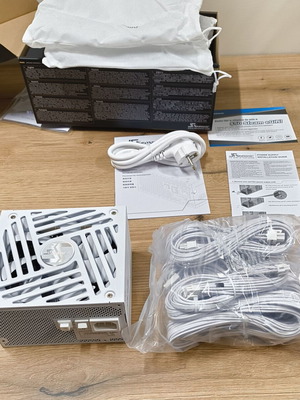 Захранване Seasonic Focus GX1000W V4 White 80+ Gold, ново с гаранция