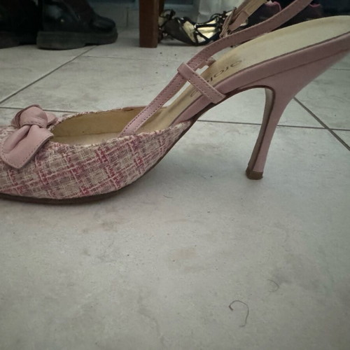 Haralas pink pumps like new, size 37.5 with bow detail