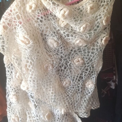 Pashmina like new beige knitted with floral details