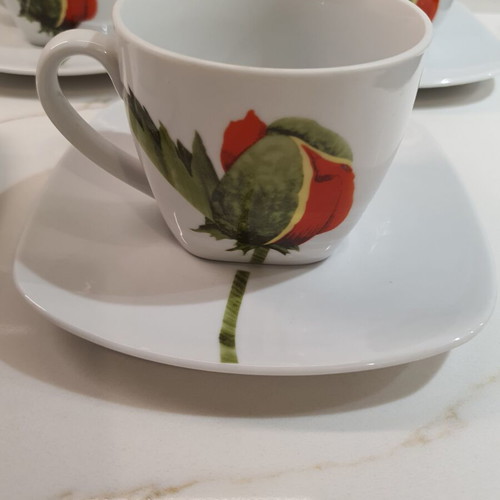 Set of 5 large cups and saucers like new