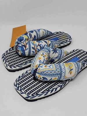 Farm Rio Navy Puffy Tropical Printed Flip Flop Sandals New