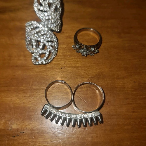 Faux Bijoux rings used, set of 4 with rhinestones