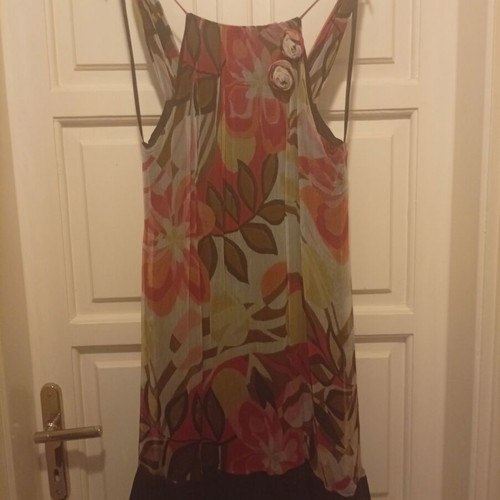 Summer floral off-shoulder dress Mia like new, size 46, black multicolor