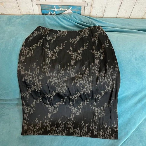 Midi skirt St. Michael Marks & Spencer with floral pattern used