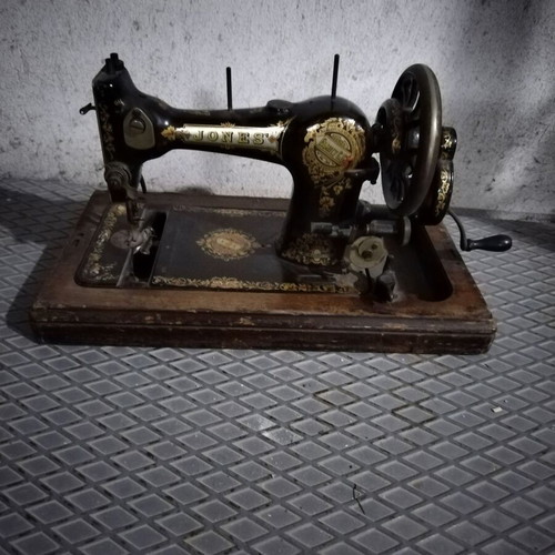 Antique sewing machines used, set of 3, decorative