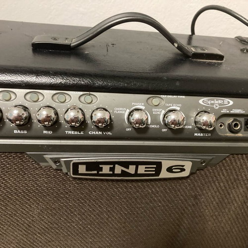 Line 6 Spider Guitar Amplifier like new with 4 mods and 8 effects