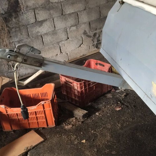 Trailer luggage box used with papers
