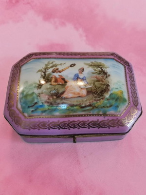 Large vintage porcelain jewelry box purple with romantic scene like new