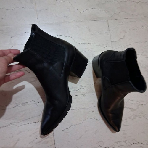 Nak women's leather ankle boots size 38 like new, black with elastic