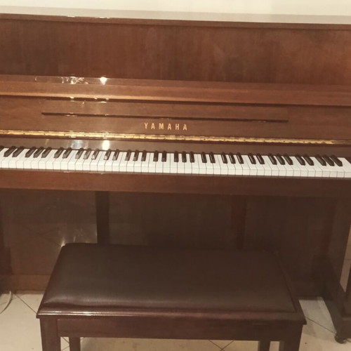 Yamaha E116N acoustic upright piano like new