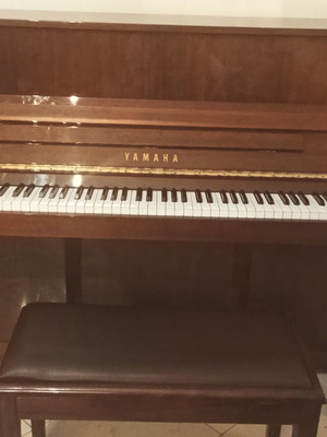 Yamaha E116N acoustic upright piano like new