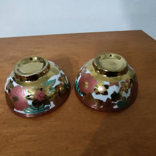 Porcelain bowls with Chinese motifs like new, set of 2