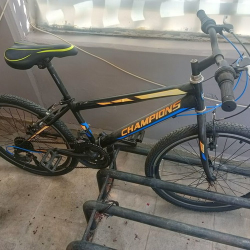Champions 26" Mountain Bike used, 21-speed, black