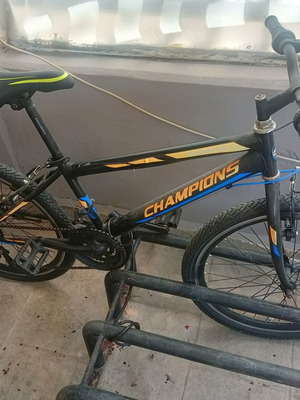 Champions 26" Mountain Bike used, 21-speed, black