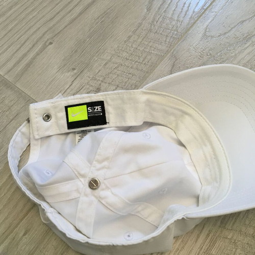 Nike unisex hat like new, white