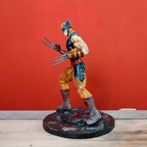 Wolverine figure 30 cm like new with wooden base diorama