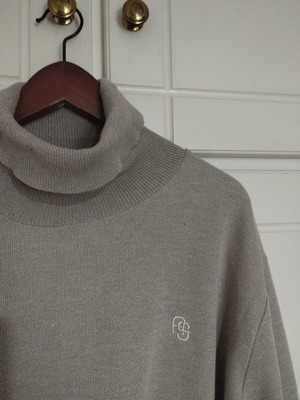 Men's Beige Turtleneck Sweater like new, size 3XL