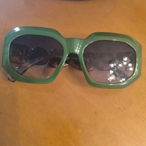Sunglasses large impressive, green, like new, unworn