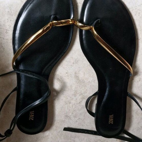 Zara flat sandals with thin straps and metallic detail, size 39
