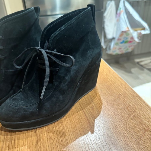 Zinda black suede wedge ankle boots size 38 like new