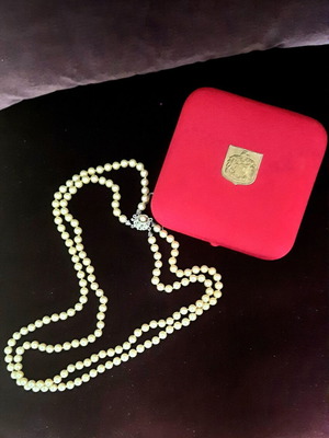 Majorica pearl necklace like new, women's