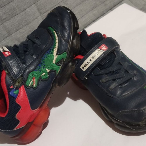 Children's shoes used, 5 pairs No 31 - 33