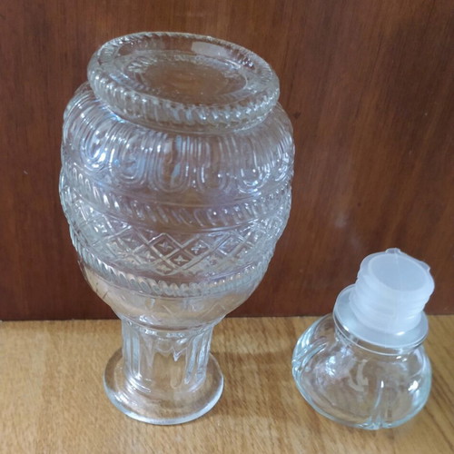 Glass carafe like new, ideal for liqueur and other liquids