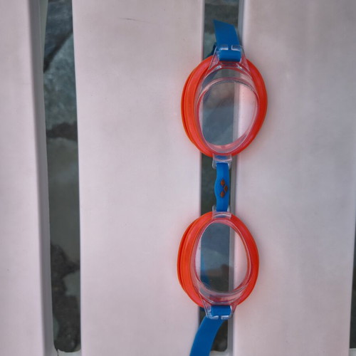 Arena swimming goggles like new, kids 3-8 years