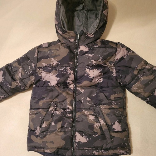 Clothing pack for 2-year-old boy like new with Mexx jacket