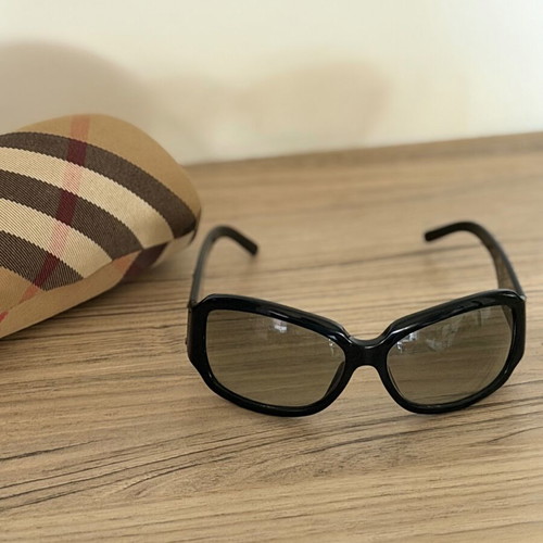 Burberry Unisex Sunglasses like new, black